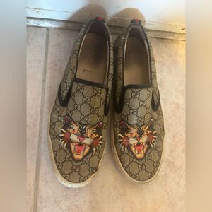 Gucci Dublin Slip-On Sneaker cat design shoes gucci logo flats lion loafers